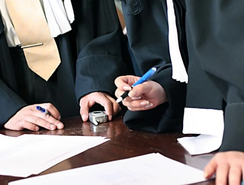 Legea nr. 208/2020: poți împuternici un avocat să-ți ridice certificatele de cazier judiciar, naștere și căsătorie