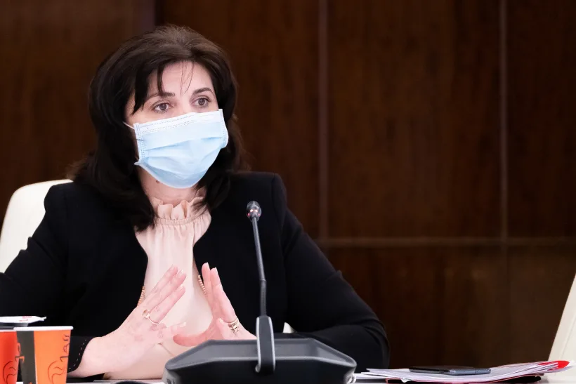 Ministrul Educației anunță revizuirea tuturor hârtiilor și procedurilor cerute de ARACIP în școli