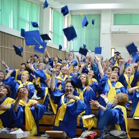 Universitatea Vârstei a III-a face înscrieri