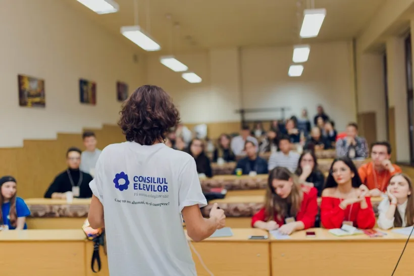 Consiliul Național al Elevilor solicită introducerea elevilor pe lista prioritară de testare pentru COVID-19