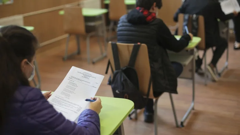 Teza ar putea fi înlocuită cu un alt tip de evaluare