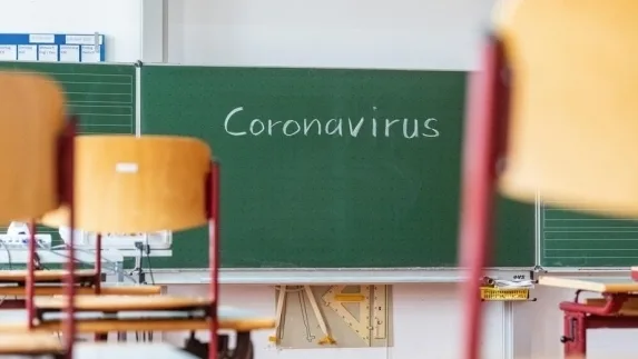 COVID-19: Profesorii să se infecteze pe banii lor