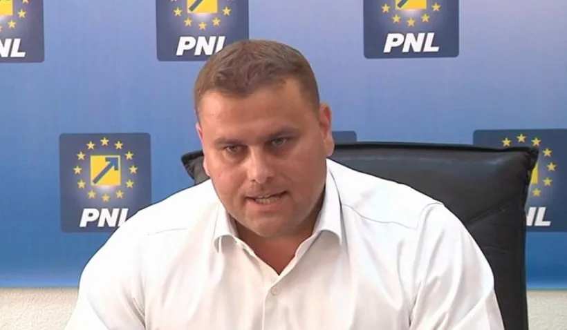 Tabletele promise de Guvern nu au ajuns încă la elevi. Liberalii dau vină pe licitații