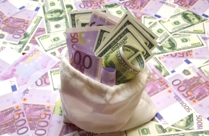 Euro, nivel record: 4,7834 lei