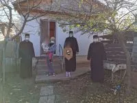Sprijin pentru o familie cu trei copii din localitatea Costache Negri, rămasă fără locuinţă în urma unui incendiu