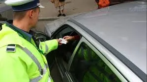 Poliția nu mai are dreptul să te amendeze dacă nu ai buletinul la tine