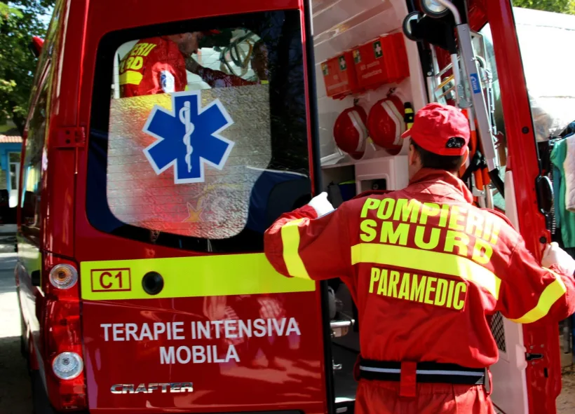 VIDEO Patru victime într-un accident în care au fost implicate un autobuz, un autocamion și o mașină în Brăila. Doi oameni au murit pe loc