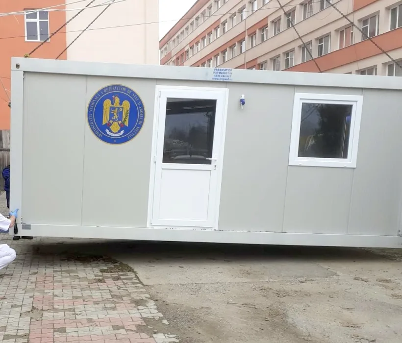 Alte două, din cele cinci, module pentru triajul pacienţilor au ajuns la Spitalul municipal din Tecuci