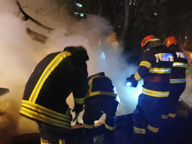 VIDEO Incendiu la un pet shop din Galați, provocat de un om al străzii