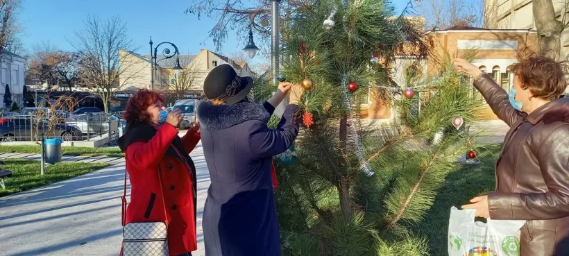 Seniorii de la „Universitatea Dunărea de Jos” au organizat „Secret Santa”