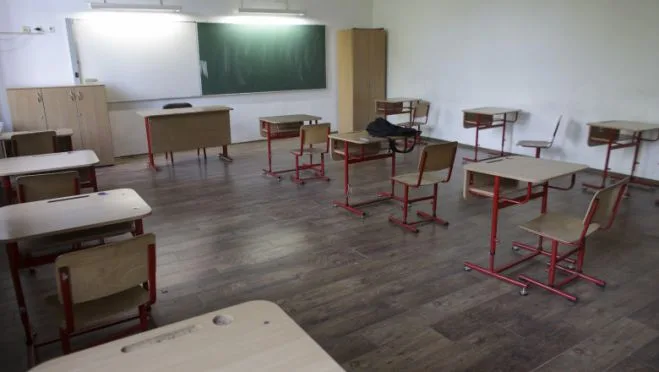 Școlile trebuie să regândească curriculum-ul pentru a-i ajuta pe elevi să ajungă cu materia la zi