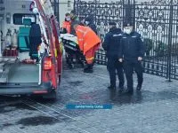 Bătrână de 80 de ani, accidentată la Bobotează. S-a împiedicat de un gard și și-a rupt piciorul