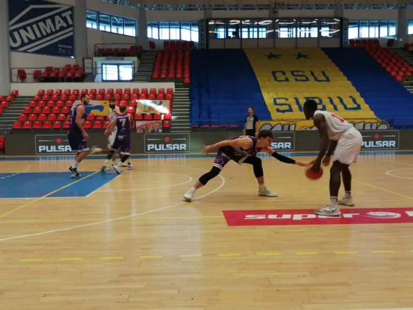 Baschetbaliştii de la CSM Galaţi au pierdut dramatic în faţa piteştenilor