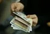 Legea salarizării unitare în sectorul public va fi modificată. Sporurile, cum ar fi cel de condiții vătămătoare, vor dispărea