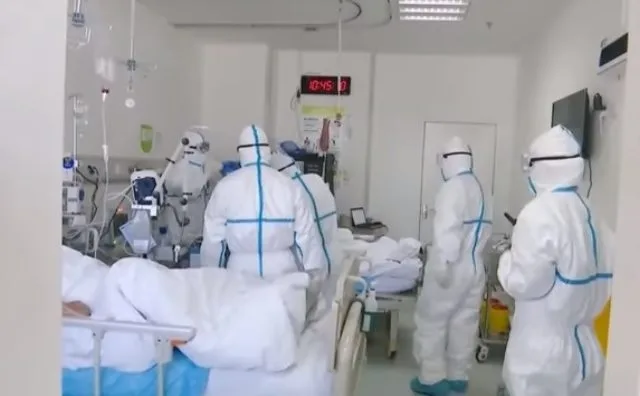 Student la Medicină, voluntar în spitalele COVID: „Au fost momente critice. Am văzut cum se pierde un pacient”