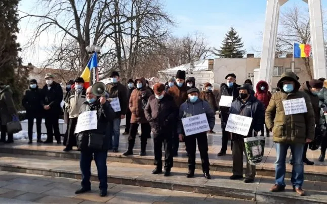 ”Înghețul”anunțat de guvernanți la pensii scoate pensionarii în stradă