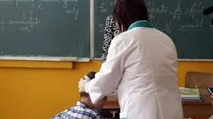 Elevii gălățeni nu au scabie dar au fost depistate cazuri de infestări cu păduchi