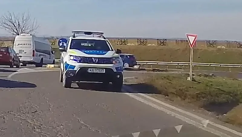 VIDEO O mașină de Poliție a fost filmată circulând pe contrasens