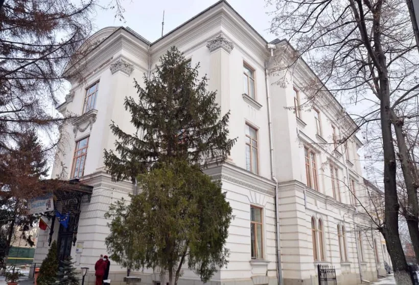 Proiect modern la Bibiloteca “V.A Urechia”. Cititorii vor putea să împrumute cărți sau să le returneze fără a mai interacționa cu bibliotecarii