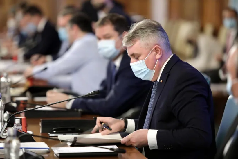 Ministrul de Interne, sancţiuni pentru Voiculescu şi Turcan, suprinși fără mască: „Toţi suntem egali în faţa legii”