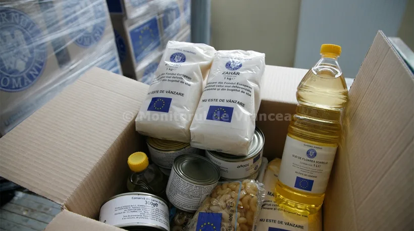 S-au înghesuit să-și ridice ajutoarele alimentare și de igienă de la UE
