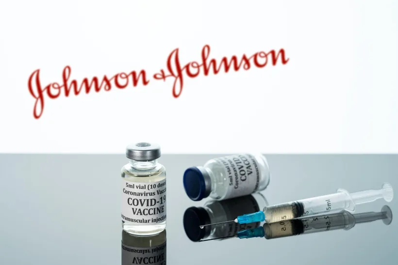 Simptomele pentru care trebuie contactat medicul în cazul persoanelor vaccinate cu serul Johnson&Johnson