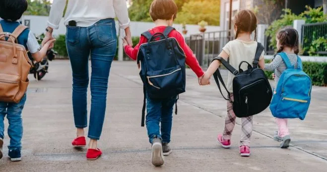 Reducerea numărului de ore de școală, care ar trebui aplicată din septembrie, va fi amânată