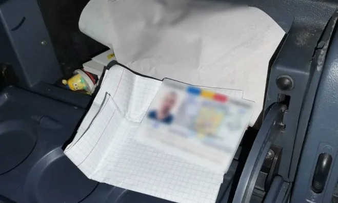 Carte de identitate falsă, descoperită la controlul de frontieră