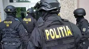 Percheziţii la persoane care au comis ilegalităţi în exploatarea agregatelor minerale
