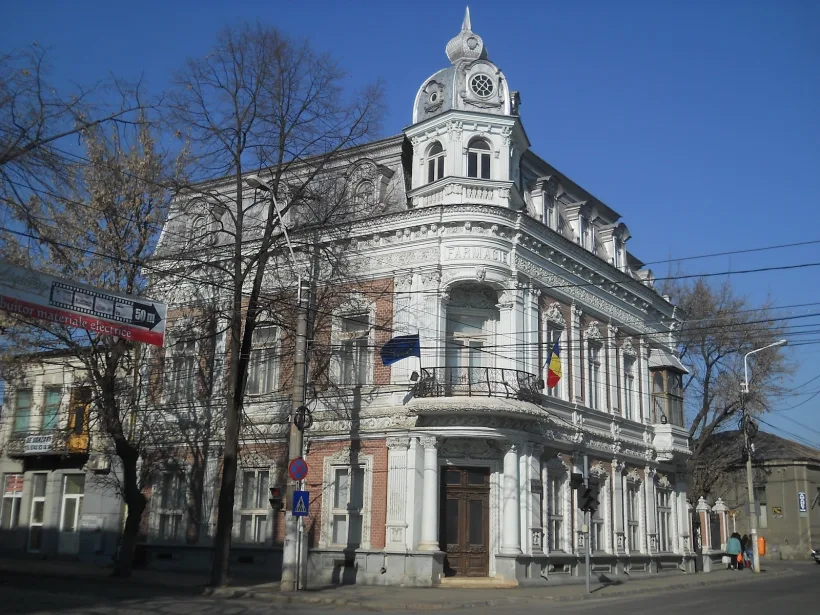 Lucrări avansate la Farmacia „Ținc”, una dintre clădirile simbol ale orașului Galați. Va putea fi vizitată virtual