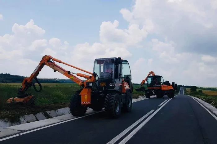 Continuă lucrările pe drumurile județene din Galați. Unde se lucrează