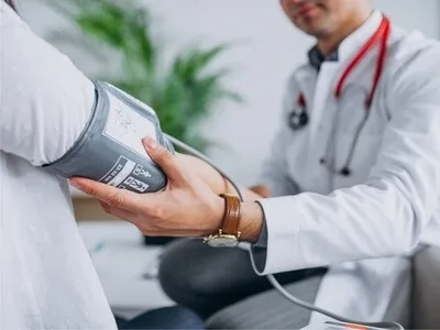 Furnizorii de servicii medicale sunt obligați să consulte toți asigurații de peste 40 de ani, cu trimitere