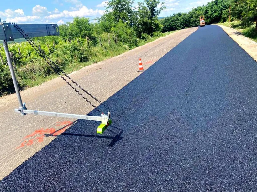 Continuă lucrările de modernizare pe drumurile județene din Galați