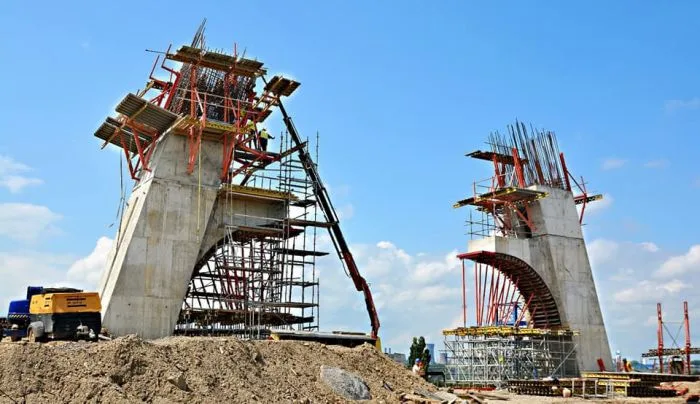 Stadiul lucărilor la podul hobanat, cea mai complexă lucrare de infrastructură din ultimii 30 de ani din Galaţi