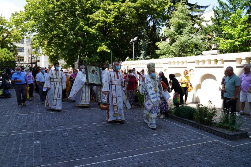 Procesiune cu icoana făcătoare de minuni a Maicii Domnului, de la mănăstirea Adam, la Catedrala din Galați