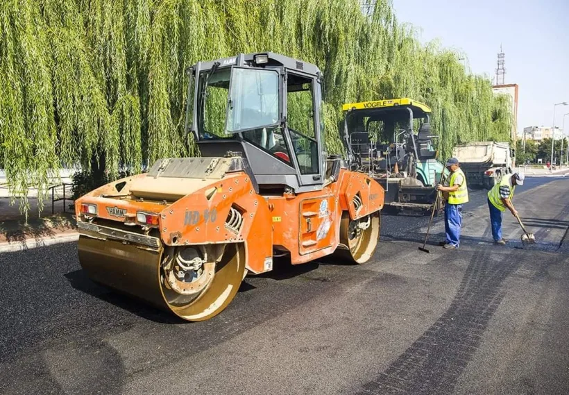 Luni, continuă asfaltarea pe strada Siderurgiștilor