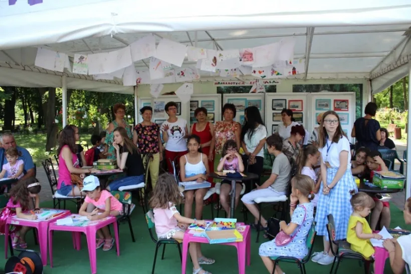 Clubul de vacanţă „Cafeneaua Culturală”