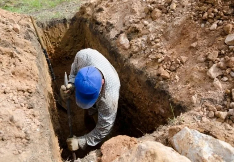 Duminica, vii la cimitir cu groparii de acasă