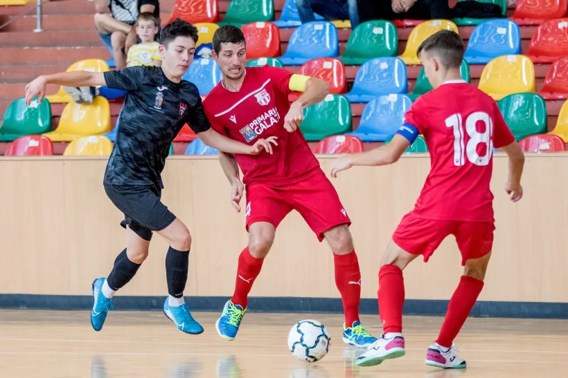 United a remizat la Deva