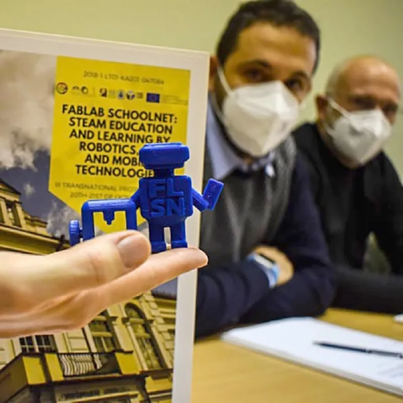 Educație STEAM și cursuri practice de robotică aplicată la UDJ