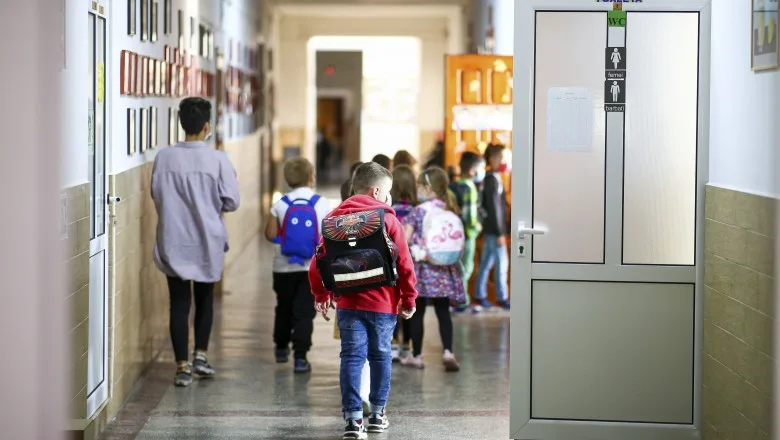 Vestea proastă pentru elevi: se scurtează vacanţele