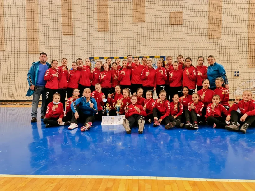 Gălăţencele de la ACS Lucian Bute s-au întors de la Braşov cu medalii de aur şi bronz şi un titlu MVP. Viitorul Oţelul în Top 6