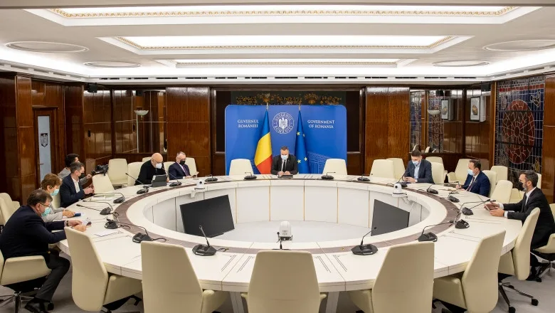 Autoritățile se pregătesc pentru valul 5. Măsuri propuse: șomaj tehnic, folosirea măștilor FFP2, testarea în școli