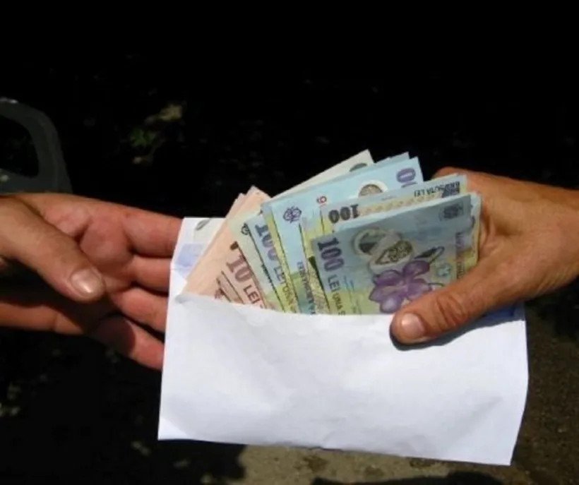 O femeie a încasat o șpagă de 4.000 de euro pentru a facilita obținerea unui post de infirmieră la Spitalul Județean Galați