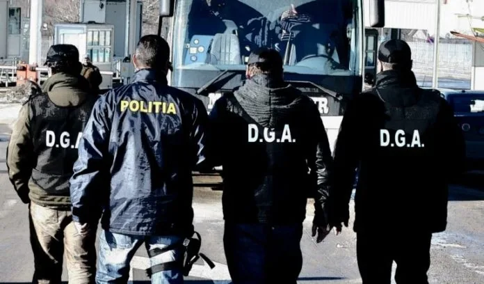 Comisarul șef de la Serviciul Permise Galati, reținut de procurorii DNA pentru luare de mită