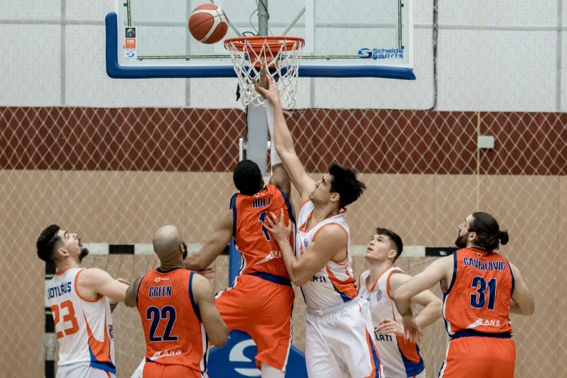 Baschetbaliştii de la CSM Galaţi debutează în Final Four-ul Cupei României