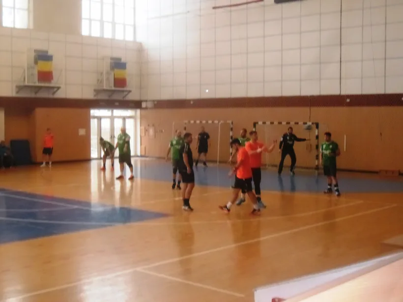 Prima victorie din play-off pentru handbaliştii de la CSU