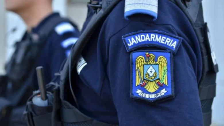 Șapte tineri au bătut un adolescent din cauza unei dispute pe Facebook