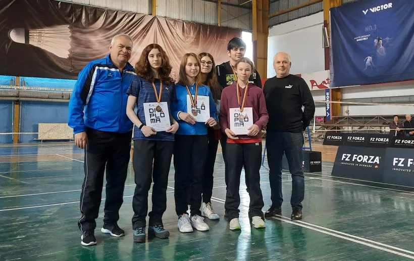 Primele opt medalii din 2022 pentru badmintonul gălăţean