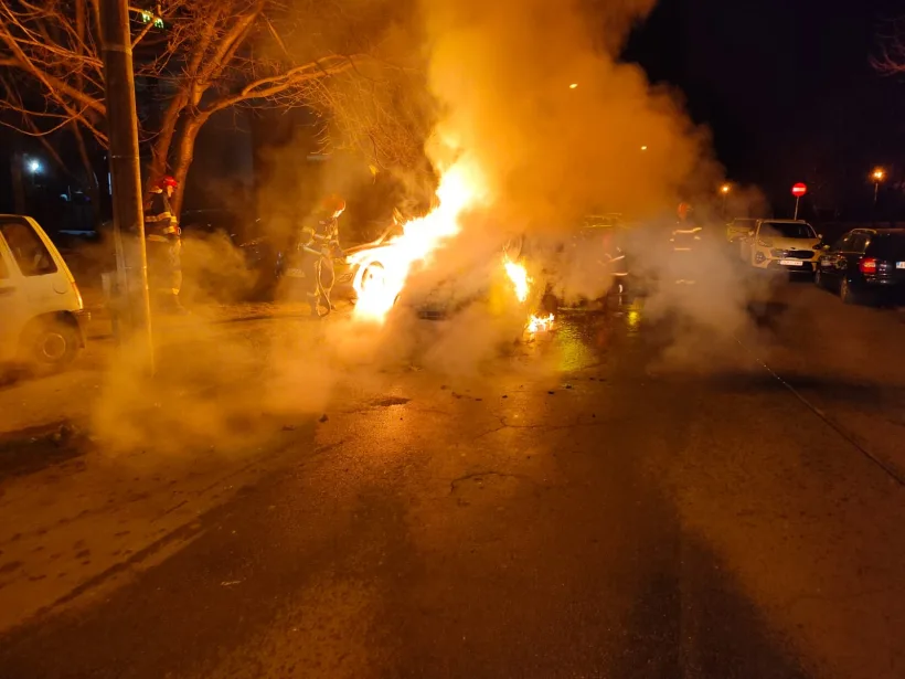 Mașini incendiate intenționat într-o parcare din centrul Galațiului